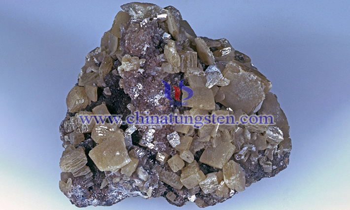 自然界中发现的钨铁矿石